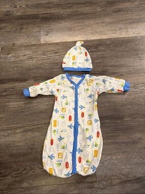 Itty Bitty Baby Blue-Trim Infant Sleep Sack with Matching Hat - Airplane & Toy